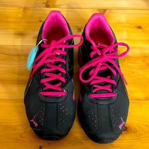NWT Women’s Puma tennis shoes